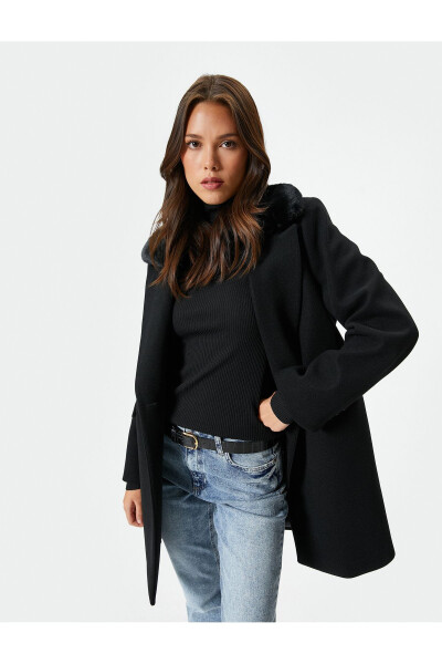 Coat with detachable faux fur pockets and buttons. - 9