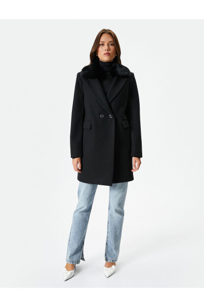 Coat with detachable faux fur pockets and buttons. - 11