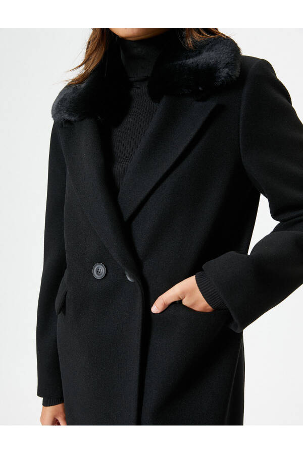 Coat with detachable faux fur pockets and buttons. - 13