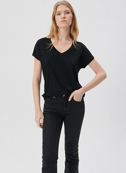 Comfortable, plain black t-shirt for women. - 1