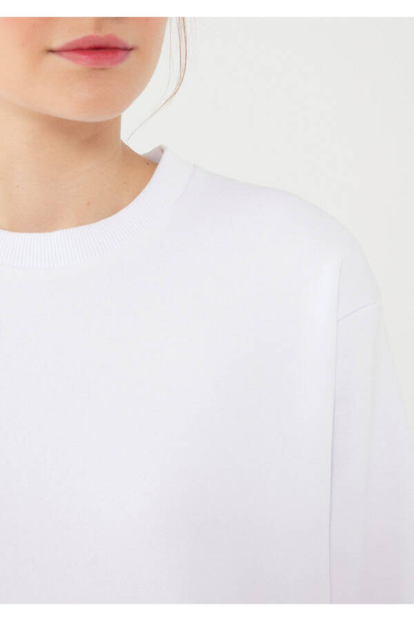 Crew Neck White Sweatshirt 8816126-620 - 5