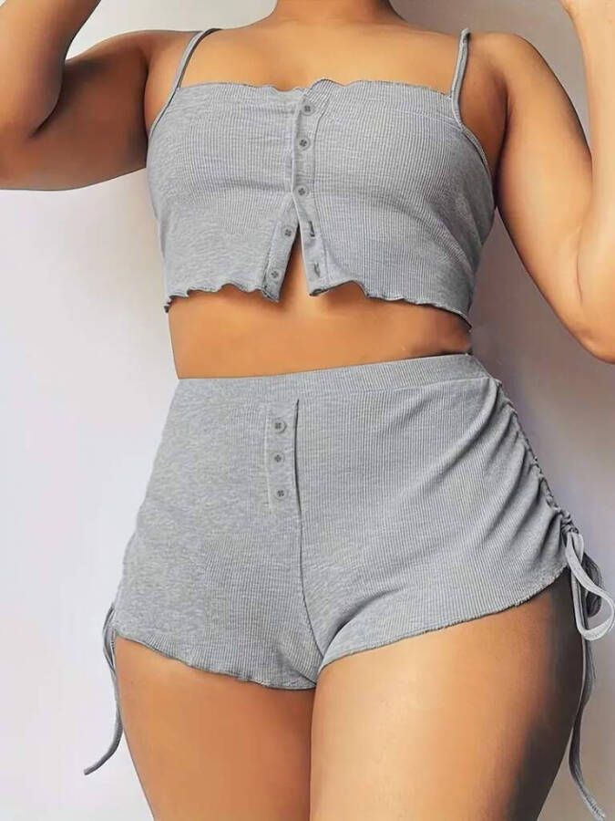 Crop bluz ve short takım. Kadın ip askılı, büzgülü. - 3