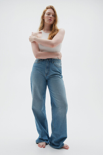 Curvy fit, wide leg, ultra high rise jeans. - 1