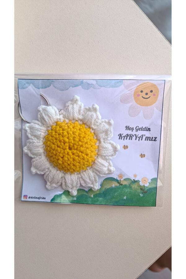 Daisy Knit Keychain Birthday, Newborn, Engagement, Henna, Wedding - 25 pieces - card swap - 2