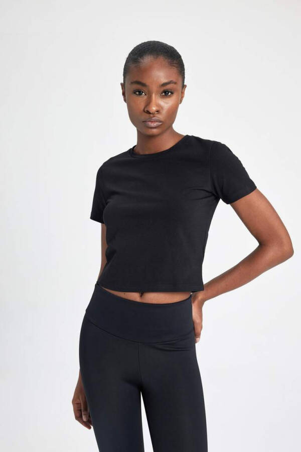 DeFactoFit Crop Crew Neck Athletic Short Sleeve T-Shirt Black - 6