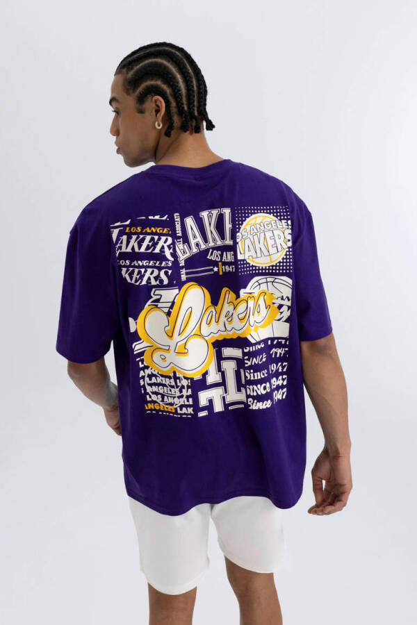 DeFactoFit NBA Los Angeles Lakers Oversize Fit Bisiklet Yaka Kısa Kollu %100 Pamuk Tişört Koyu Mor - 1