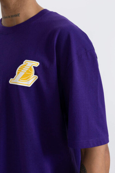 DeFactoFit NBA Los Angeles Lakers Oversize Fit Bisiklet Yaka Kısa Kollu %100 Pamuk Tişört Koyu Mor - 5