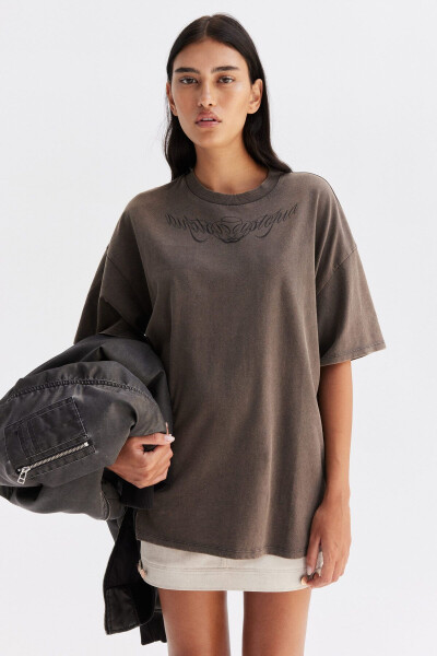 Detailed Oversized T-Shirt - 2