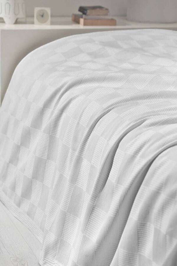 Double White Checkered Blanket, Checkered Hotel Blanket 200x230 - 3