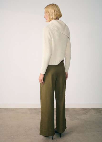 Ecru buttoned sweater with a funnel neck. - 3