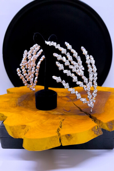 Elegant and Chic Bridal Crown and Hair Accessory with Crystal Stones - 11