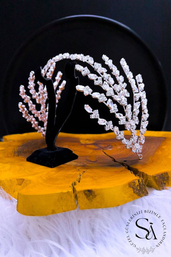 Elegant and Chic Bridal Crown and Hair Accessory with Crystal Stones - 4