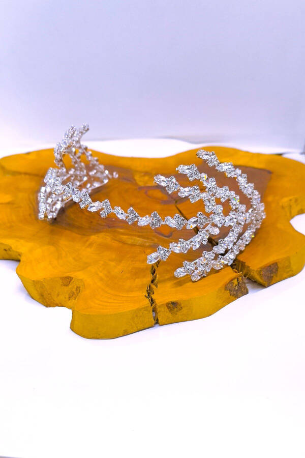 Elegant and Chic Bridal Crown and Hair Accessory with Crystal Stones - 6