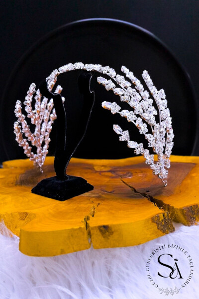 Elegant and Chic Bridal Crown and Hair Accessory with Crystal Stones - 8