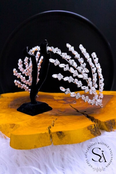 Elegant and Chic Bridal Crown and Hair Accessory with Crystal Stones - 9