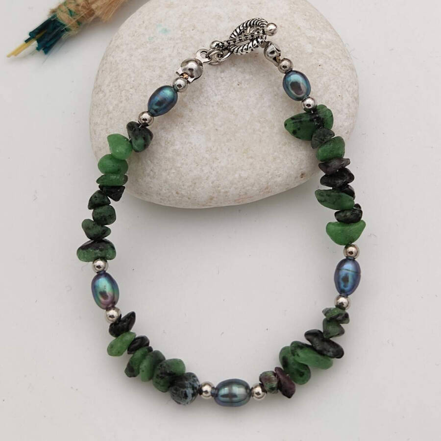 Emerald and Black Pearl Healing Bracelet - 1