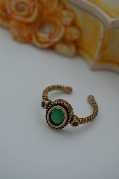 Emerald ring with a baroque design inspired by the Stone Age. - 4