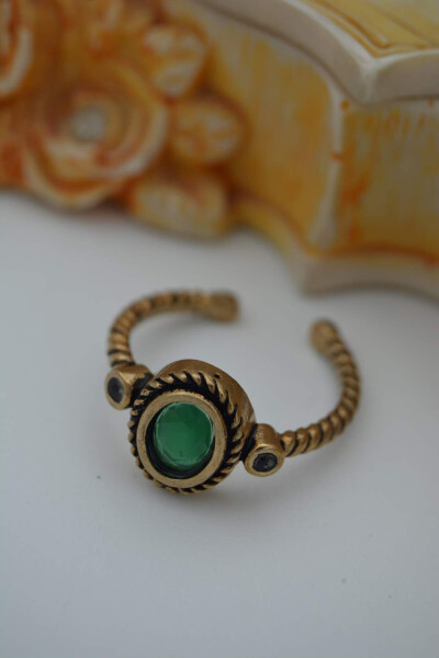 Emerald ring with a baroque design inspired by the Stone Age. - 5