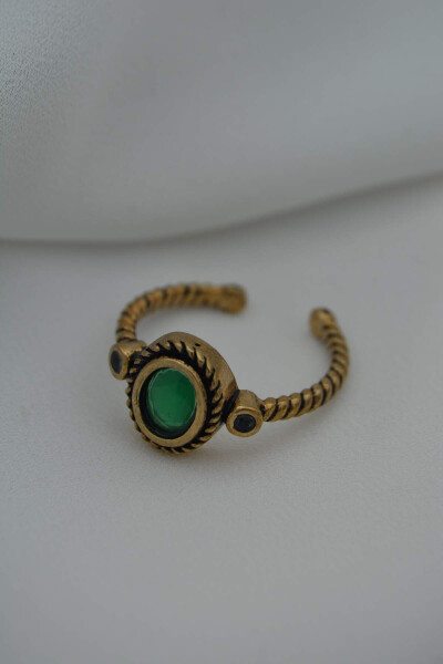 Emerald ring with a baroque design inspired by the Stone Age. - 6