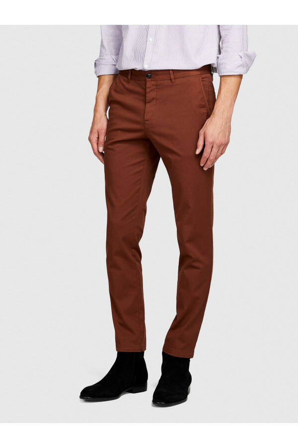 Erkaklar uchun jigarrang Slim Fit cho'ziluvchan chino shimlar - 5