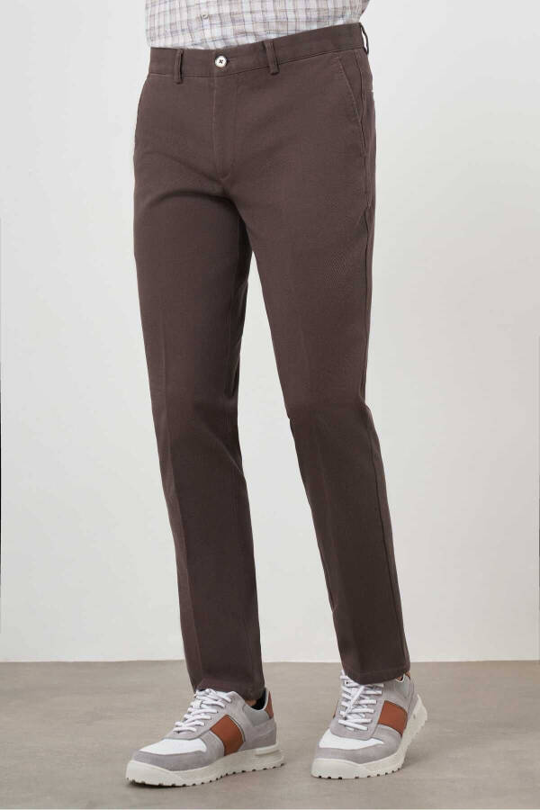 Erkaklar uchun KOFFE paxta yon cho'ntakli Dynamic Fit chino shim - 27