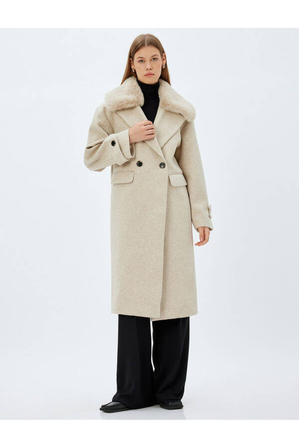 Faux fur, long cashmere coat. Removable collar, thick knit pockets. - 3