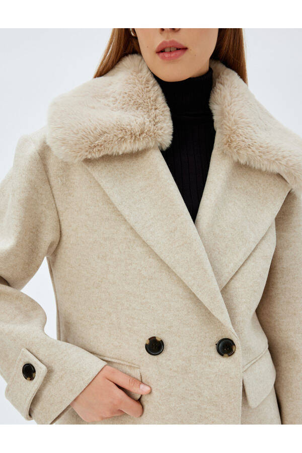 Faux fur, long cashmere coat. Removable collar, thick knit pockets. - 5