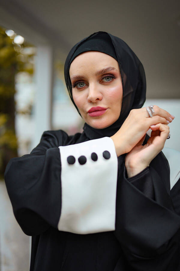 Ferace abaya in black and white - 1