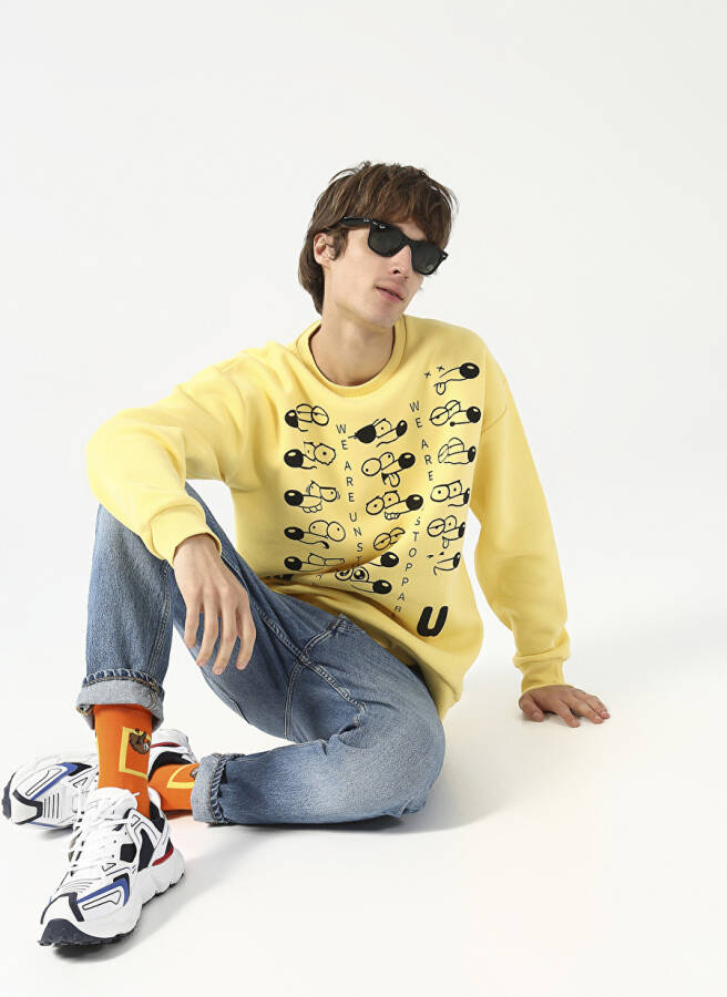 Fluffy Crew Neck Oversized Printed Light Yellow Men's Fleece Sweatshirt - 2