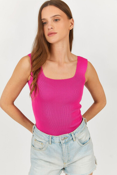 Fuchsia, thick strap corset top. Arm-23y069001 - 2