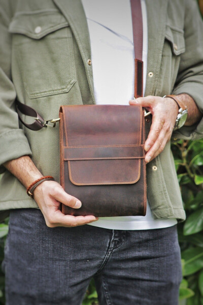 Genuine Leather Shoulder Bag / Messenger Bag / Unisex - 9