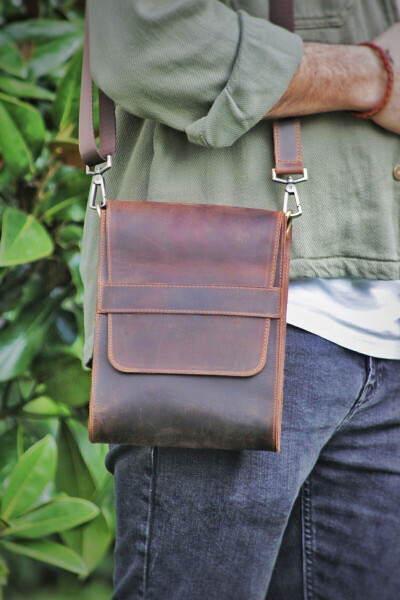 Genuine Leather Shoulder Bag / Messenger Bag / Unisex - 1