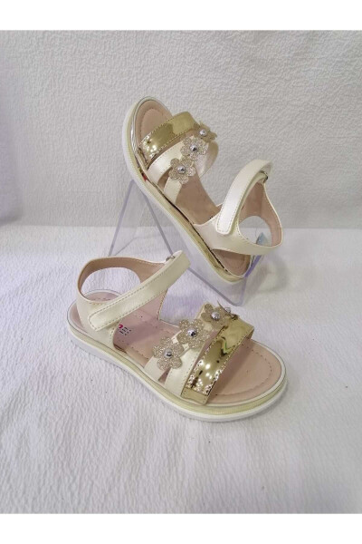 Girls' Sandal with Glittery Flowers and Padded Sole - 7