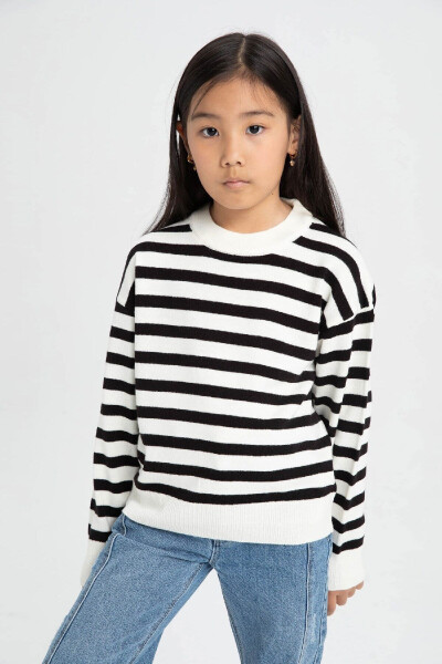 Girl's Standard Fit Crew Neck Sweater C6903A824AU - 9