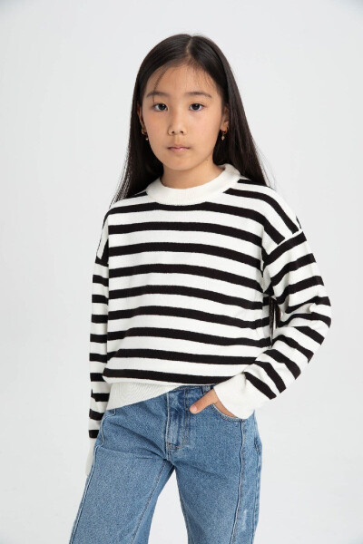 Girl's Standard Fit Crew Neck Sweater C6903A824AU - 10