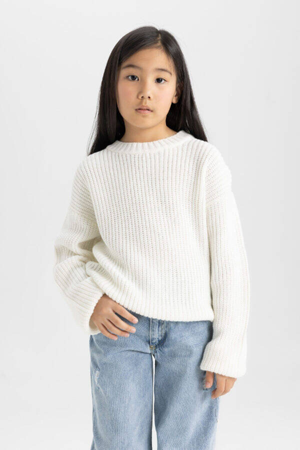 Girls' Standard Fit Crew Neck Sweater C6909A824AU - 1