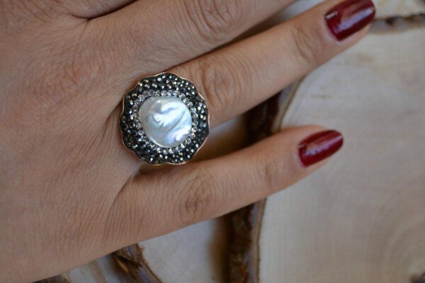 Handmade Adjustable Gum Pearl Women's Ring - 1