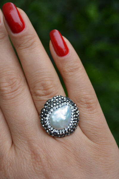 Handmade Adjustable Gum Pearl Women's Ring - 7