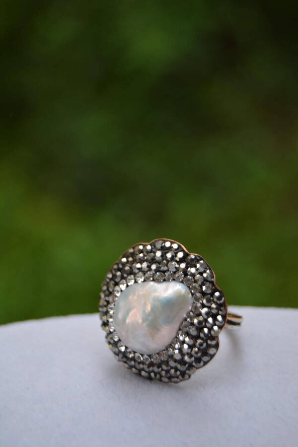 Handmade Adjustable Gum Pearl Women's Ring - 9