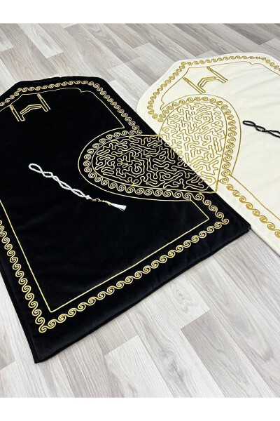 Heart-shaped prayer rug set with prayer beads, a wedding gift for the bride and groom. - 2