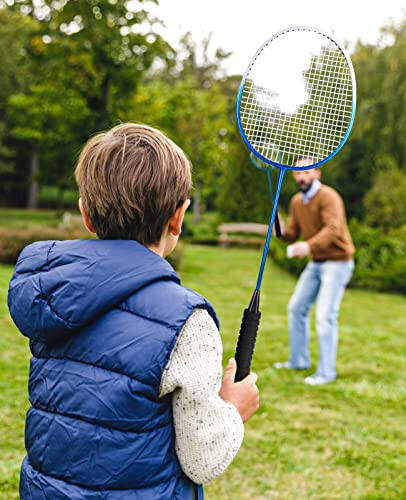 HIRALIY Badminton raketlari to'plami, ochiq havoda orqa hovli o'yinlari uchun, 4 ta raketka, 12 ta nilon volan, 4 ta almashtirish tutqichi lentalari va 1 ta tashish sumkasi bilan - 11