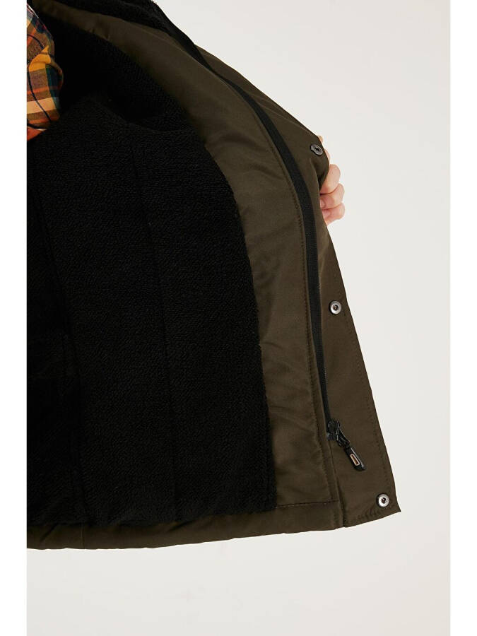 Hooded Jacket with Zippered Pockets 6492325 - 5