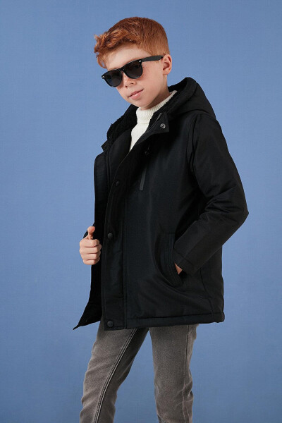 Hooded Jacket with Zippered Pockets 6492325 - 6