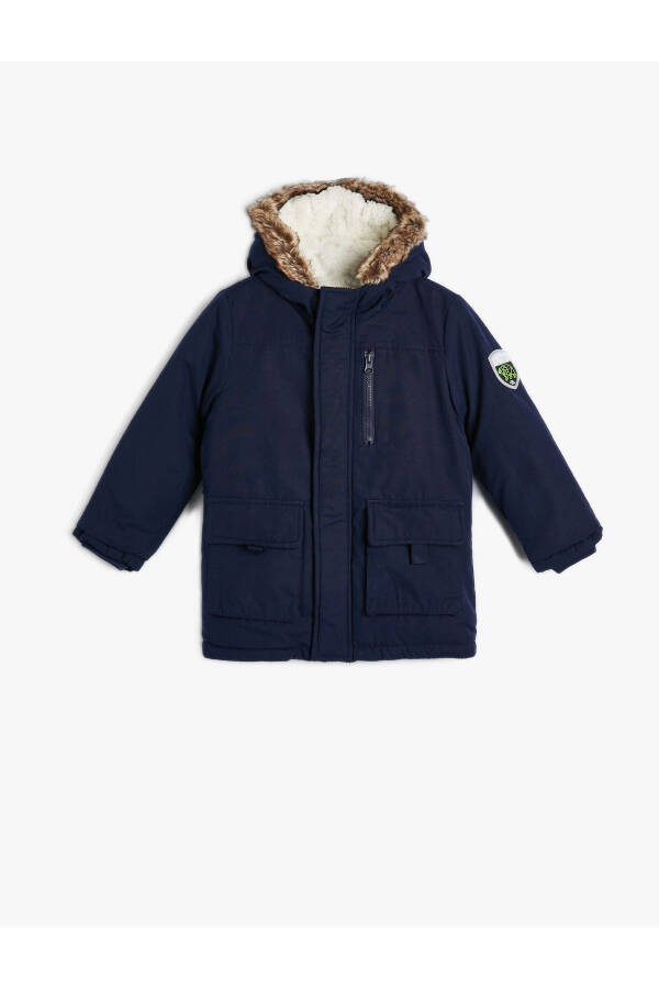 Hooded, padded pocket, windproof, fur-lined, zippered coat. - 1