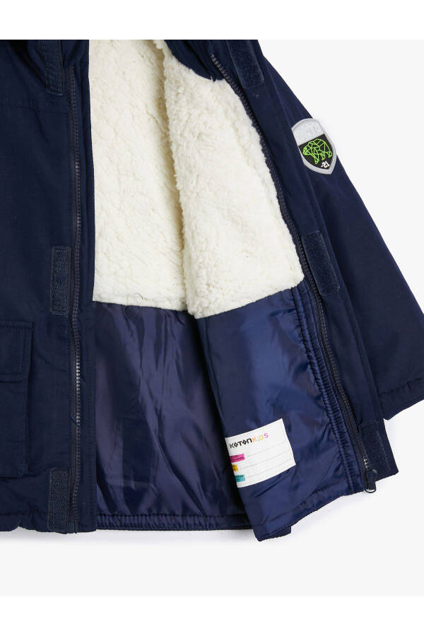 Hooded, padded pocket, windproof, fur-lined, zippered coat. - 4