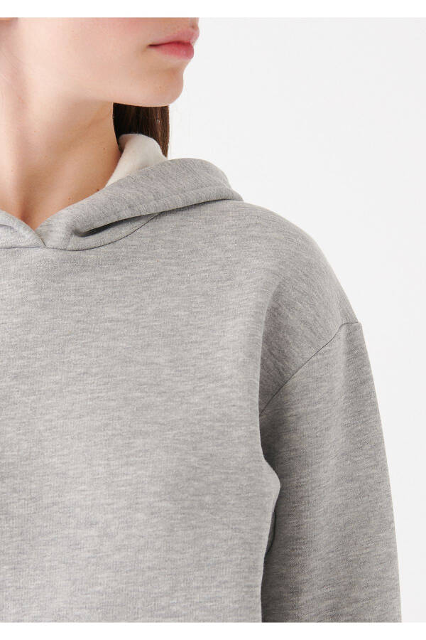 Kadın Kapüşonlu Gri Basic Sweatshirt 167299-82816 - 5