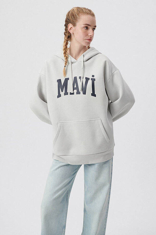 Kadın Mavi Logo Baskılı Kapüşonlu Gri Sweatshirt 1600361-34322 - 1