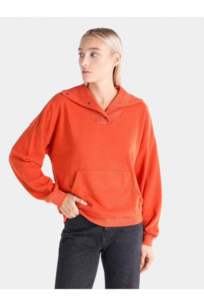 Kadınlar için V yaka turuncu sweatshirt (normal kalıp) - 1