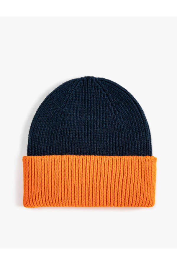 Knitted beanie with color blocks and elastic. - 4