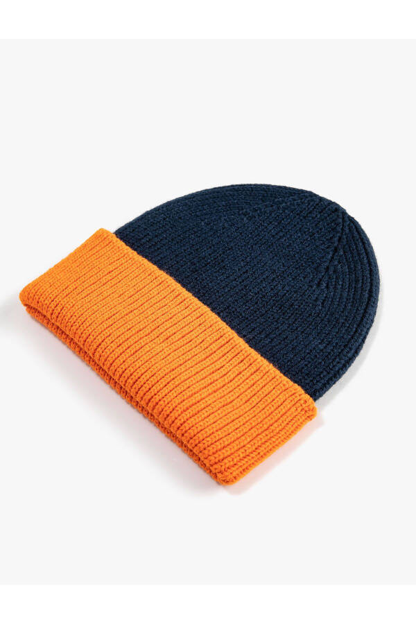 Knitted beanie with color blocks and elastic. - 5